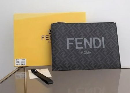 كلاتش FENDI